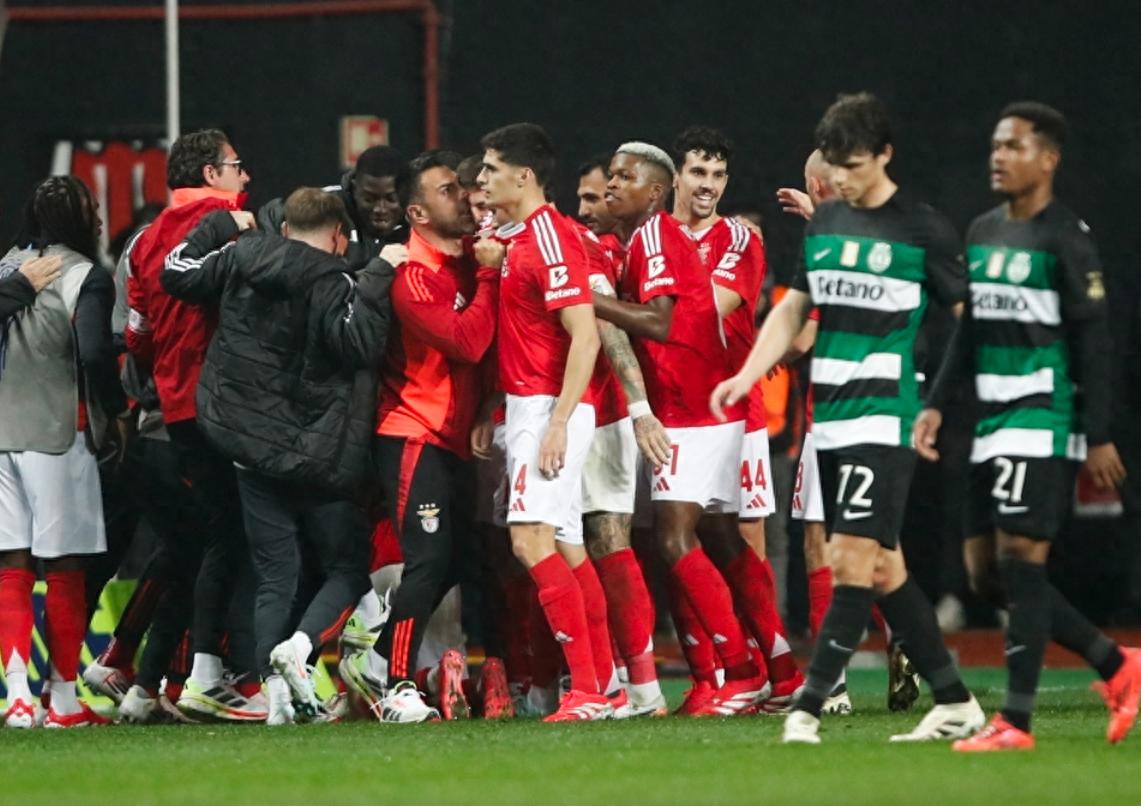 华体会下载-包含那不勒斯战平拜仁，迪玛利亚补时绝平欧联杯的词条  第1张