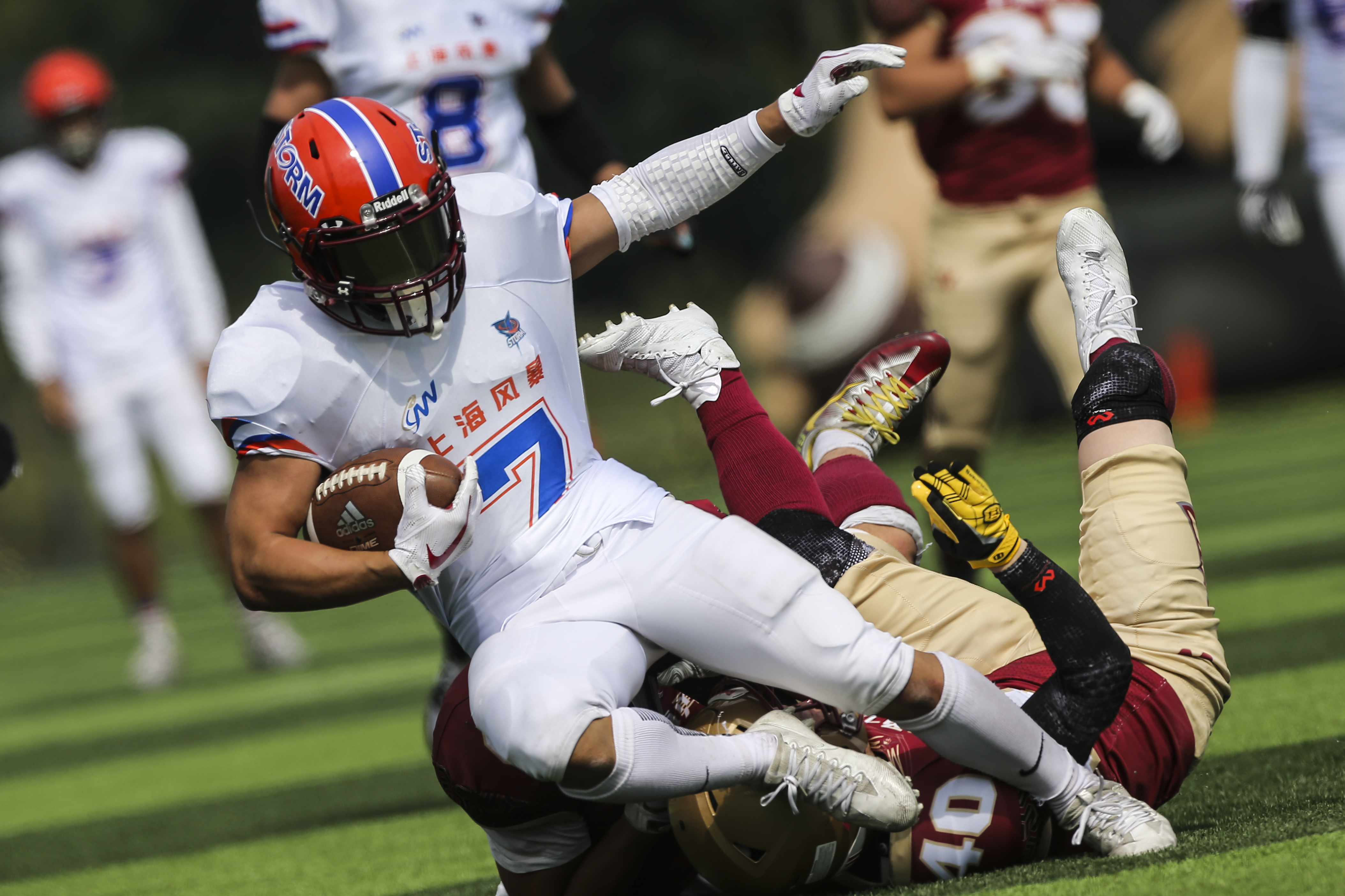 华体会hth-橄榄球球员突破自我，表现堪称完美的简单介绍  第1张